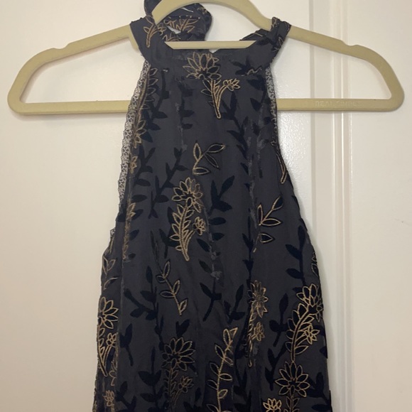 Lost and wander black dress with tie in back - Picture 2 of 4